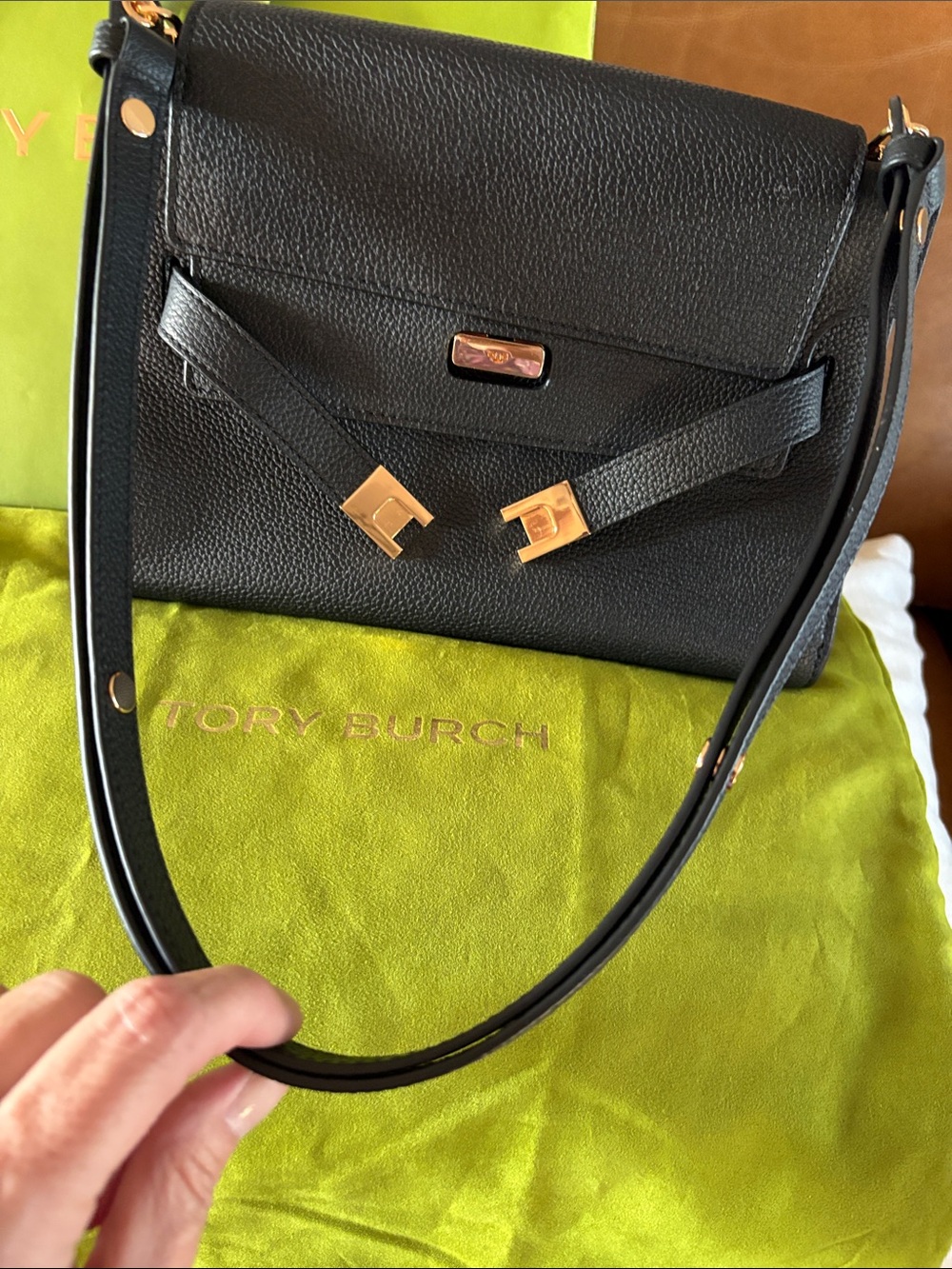 NWT Tory Burch Lee Radziwill Black Pebbled Leather Shoulder with Gold Hardware - Picture 8 of 13